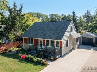 1432 Eastlawn Rd SE, East Grand Rapids, MI 49506