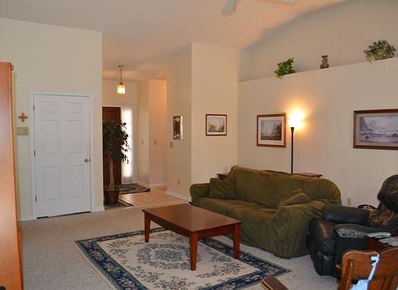 3rd image of 90 Stone Forest Ct
