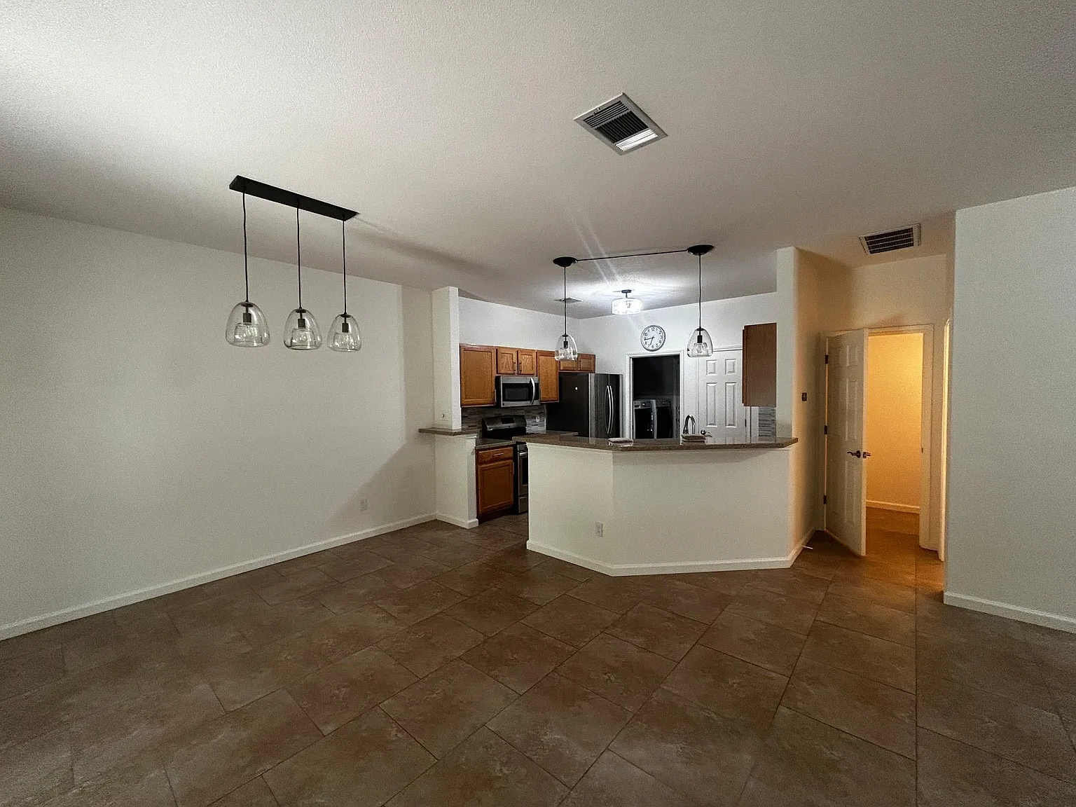 2 bed, 2.5 bath, 1436 sqft, $1,990 — Photo 2