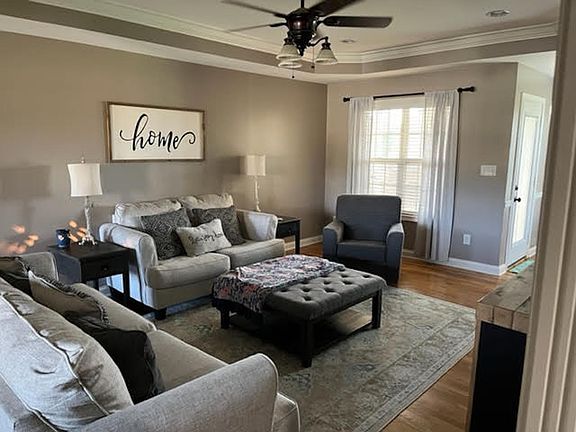 3rd image of 374 Roseberry Cir