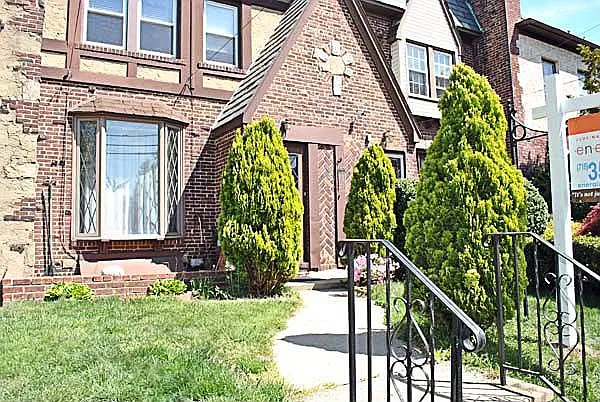 14719 Willets Point Blvd photo 1