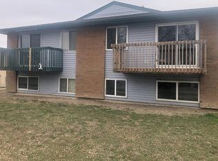 1905 23rd St N, Lethbridge, AB T1H4K3