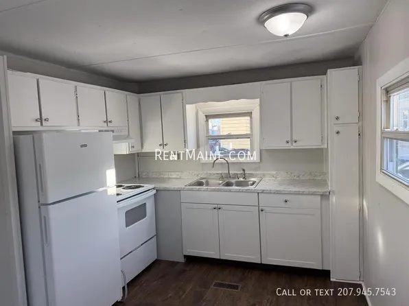 681 Main Rd N Trailer 30, Hampden, ME 04444