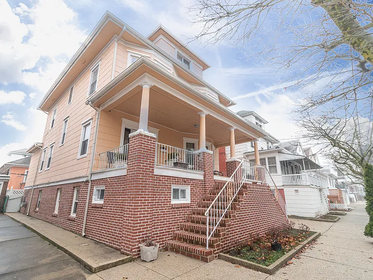 19 S Richmond Ave — Photo 1