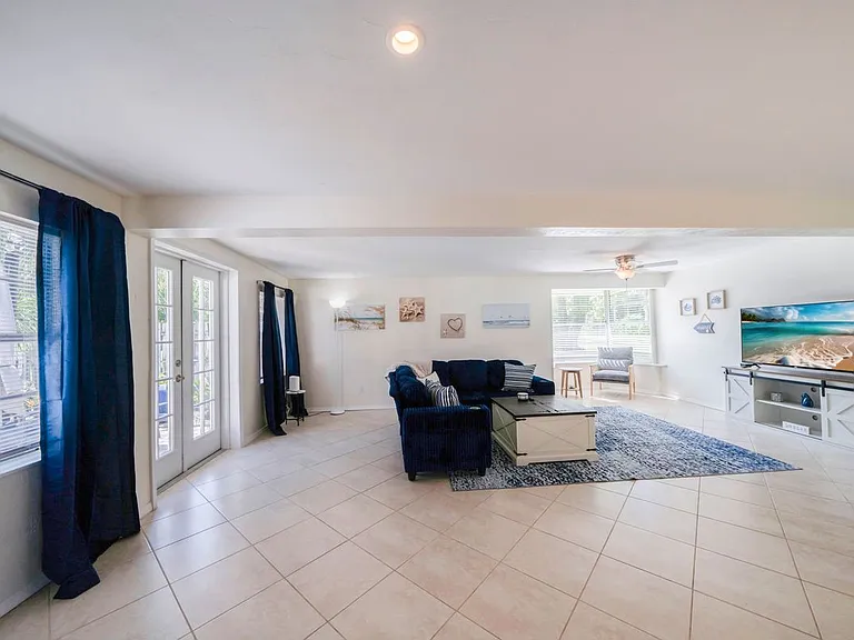 4464 E Riverside Dr — Photo 12