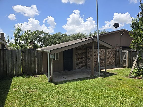 5th image of 14327 Lorne Dr