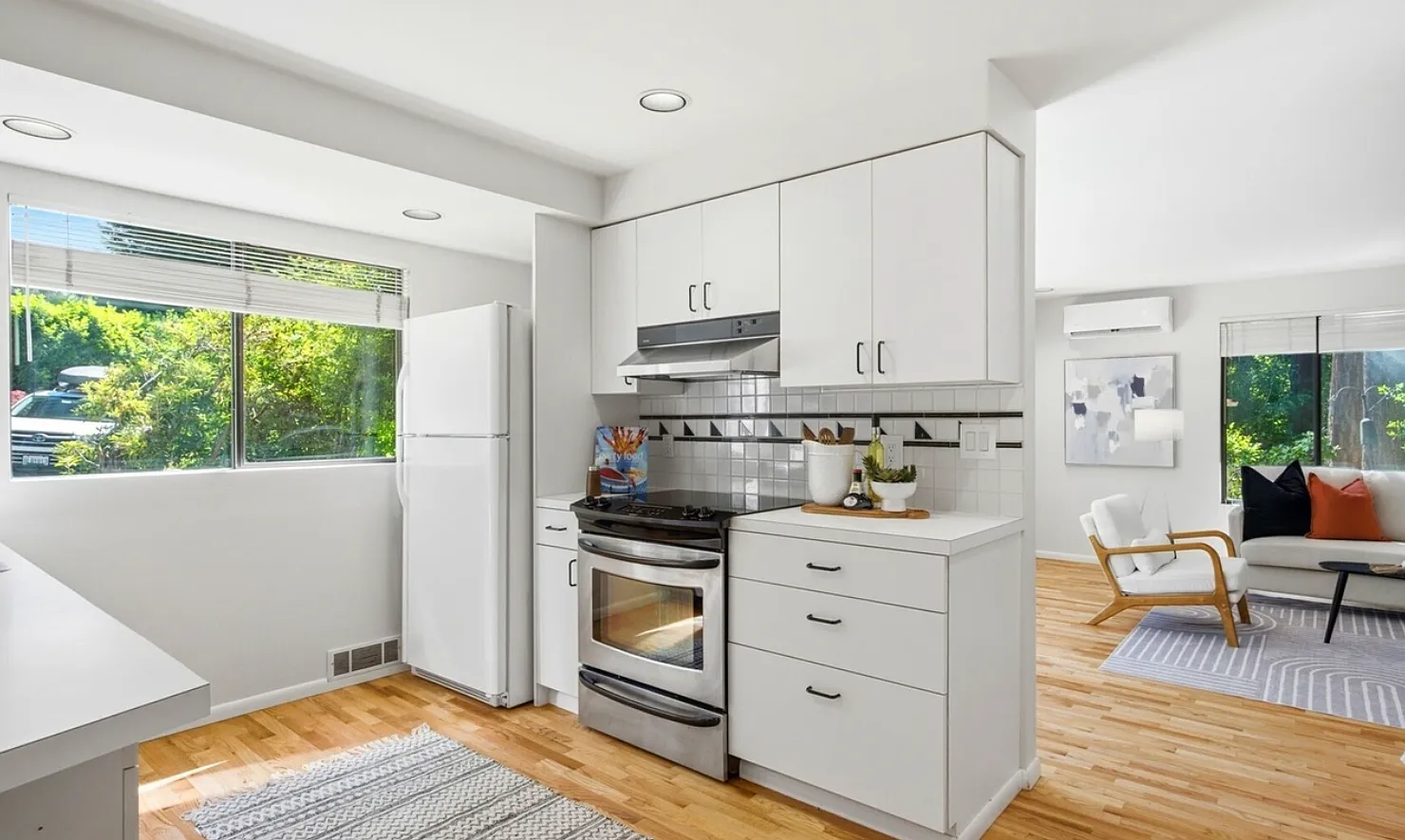 3 bed, 1630 sqft, $3,500 — Photo 3