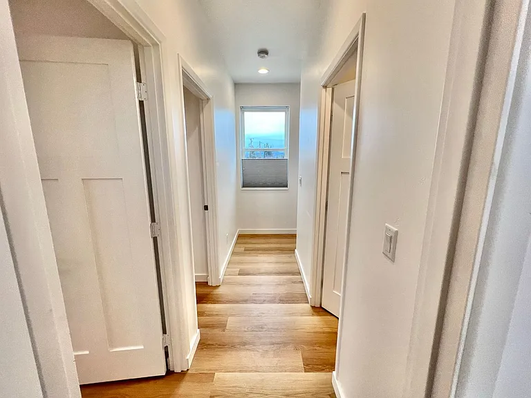 2223 Redwood Ave — Photo 21
