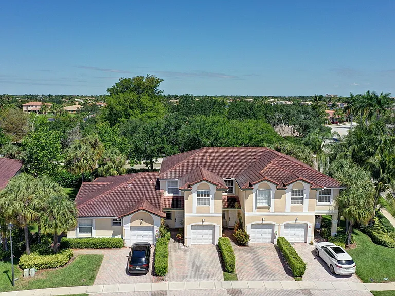 11705 NW 47th Dr — Photo 32