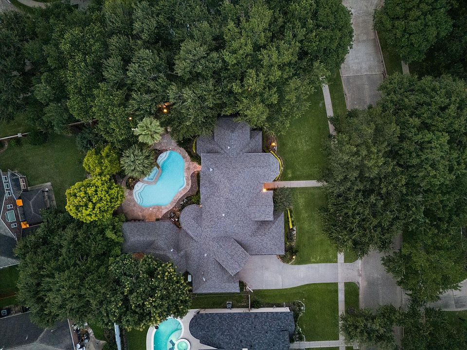 1st image of 624 Lakeshore Dr