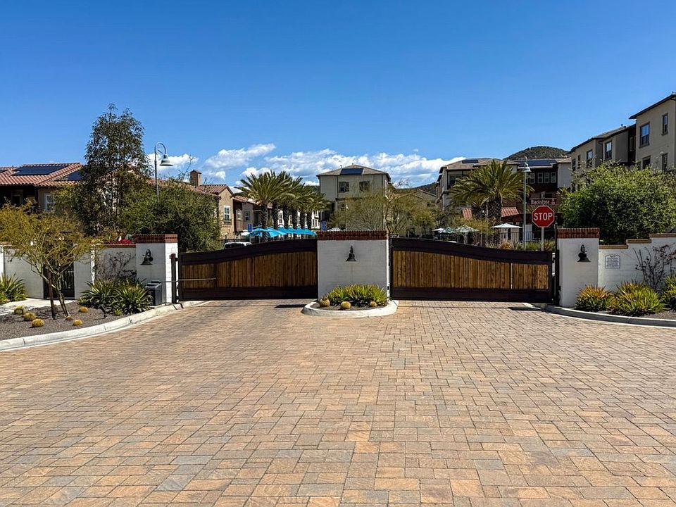 1st image of 877 Blackstone Dr