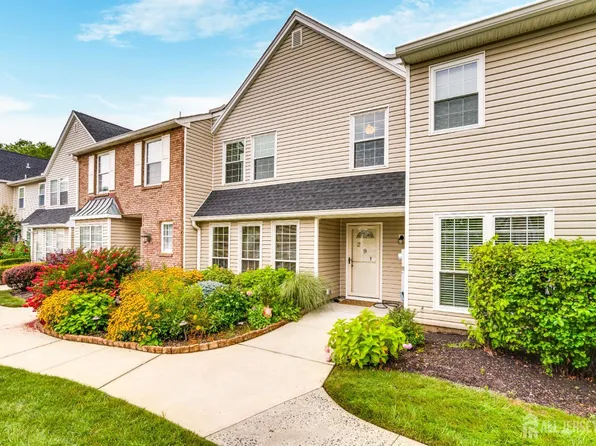 291 Stratford Pl, Morganville, NJ 07751