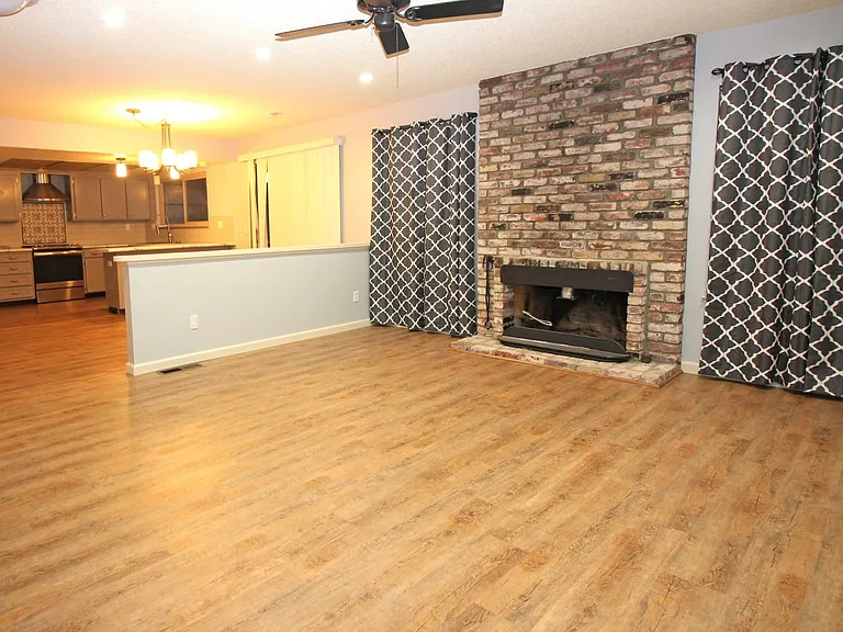205 El Encanto Way — Photo 2