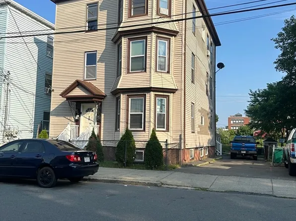 26 Woodman St, Lynn, MA 01905