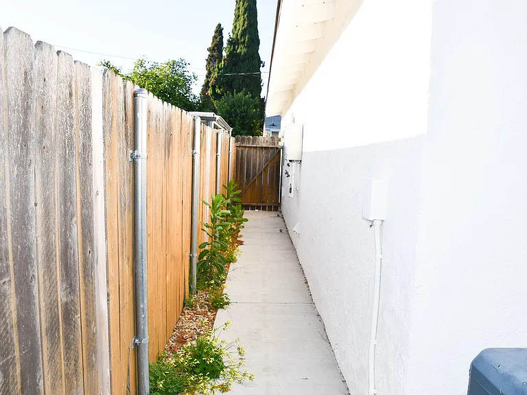316 N Parker St — Photo 49
