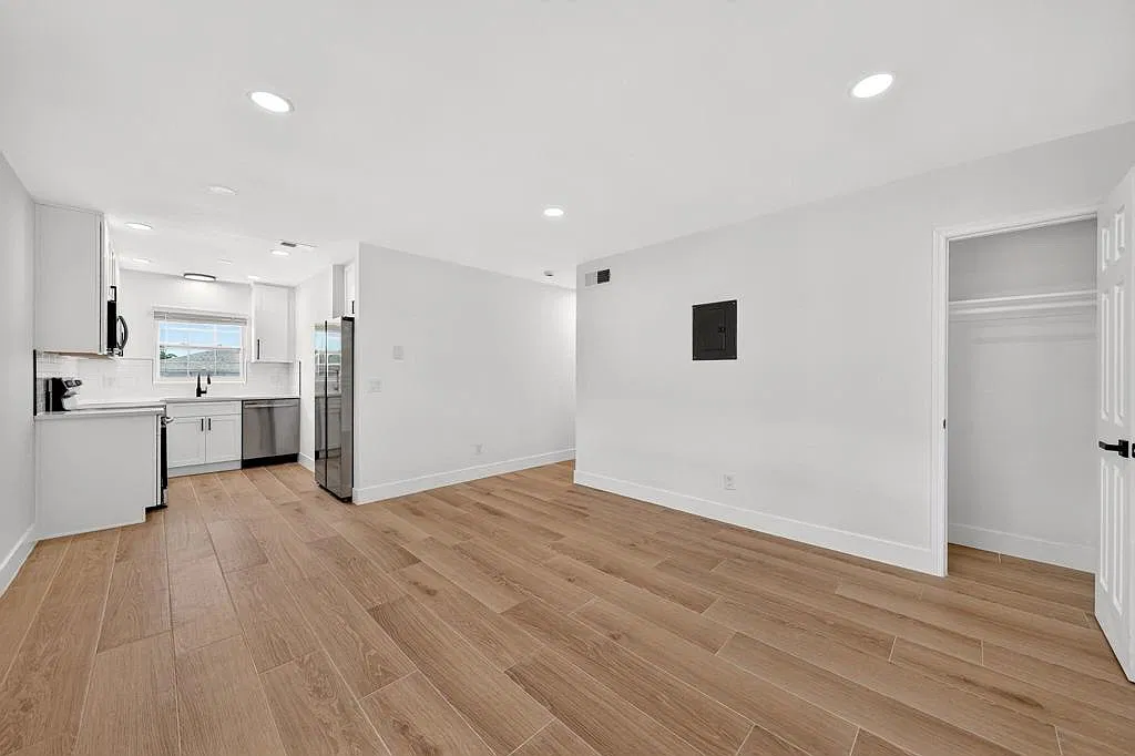2 bed, 1.5 bath, 750 sqft, $1,599 — Photo 3