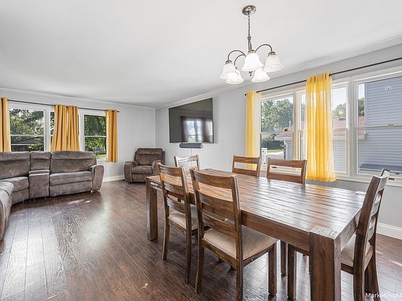 5th image of 490 Heather Ln