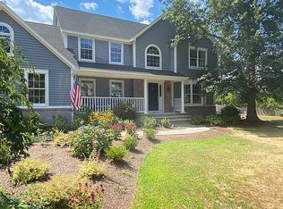 8 Carriage Trl, Barrington, RI 02806