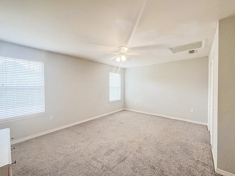 122 Peoria Blvd — Photo 8