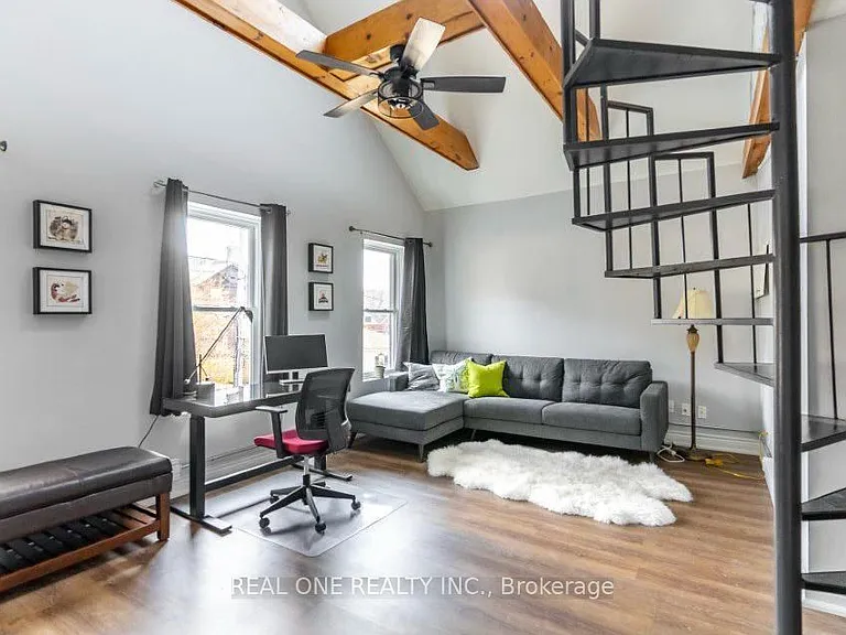 118 Queen St S #2 — Photo 9