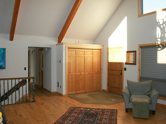 5th image of 375 Bluebird Ln