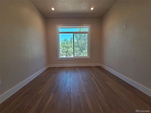 4th image of 1913 Lone Pine Way