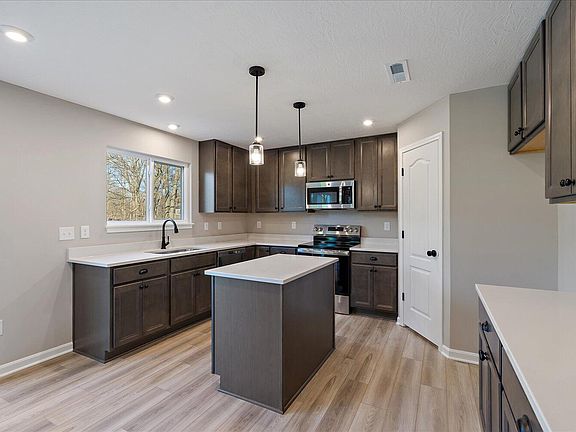 3rd image of 3100 Belleglade Dr