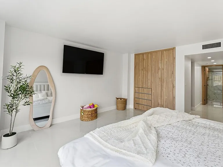 3500 Galt Ocean Dr #2314 — Photo 21