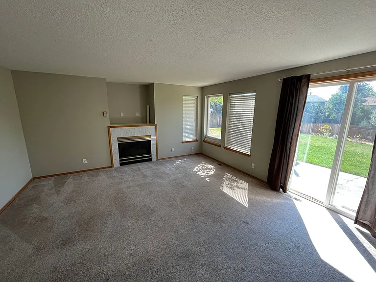 3109 NE Cromwell Ct — Photo 3