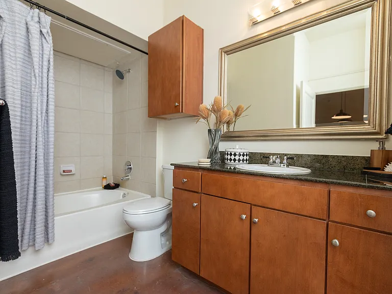 Sabine Street Lofts — Photo 36
