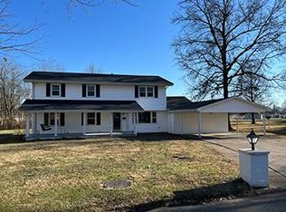 5 Neal St, Fairfield, IL 62837