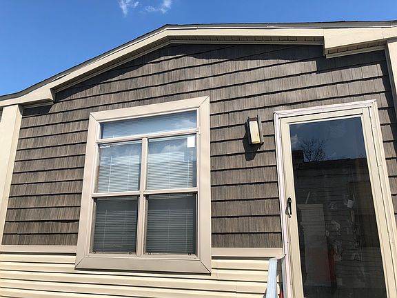 3rd image of 204 Giraffe Hill Dr
