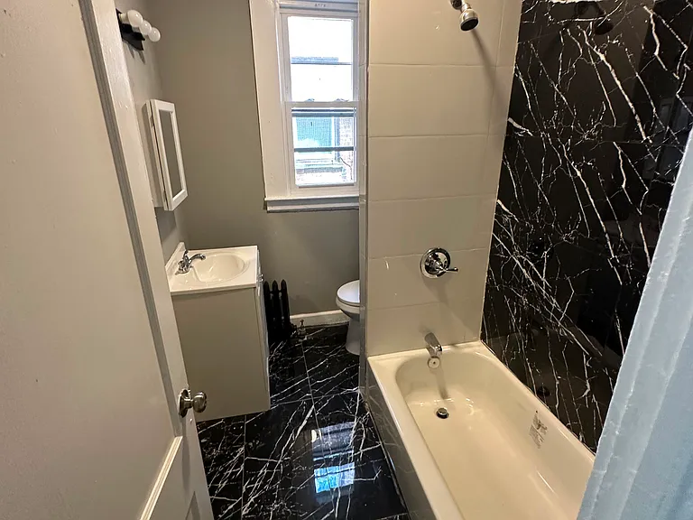 842 S 19th St #1R — Photo 3
