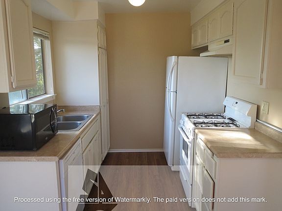 4th image of 2380 Orange Ave #3