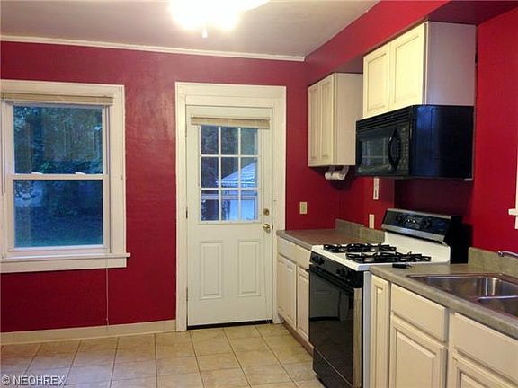 4th image of 228 E Archwood Ave