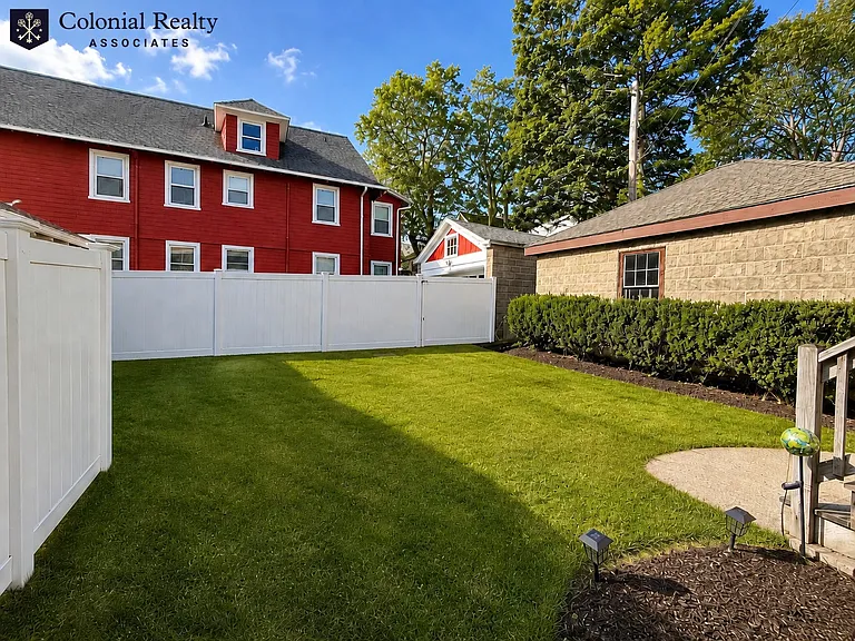 332 Belmont St #2 — Photo 24