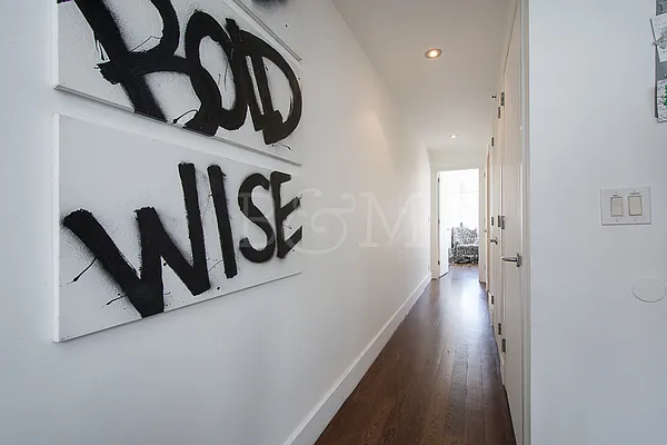 Sold by Brick&Mortar | media 20