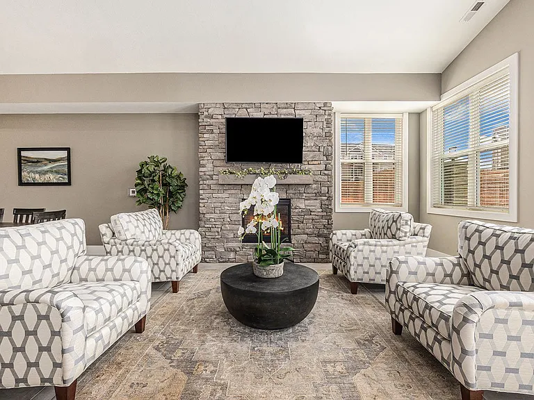 Signature Pointe Apartment Homes — Photo 53