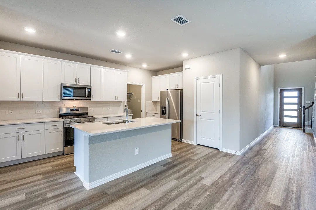 609 Mossy Rock Dr — Photo 2