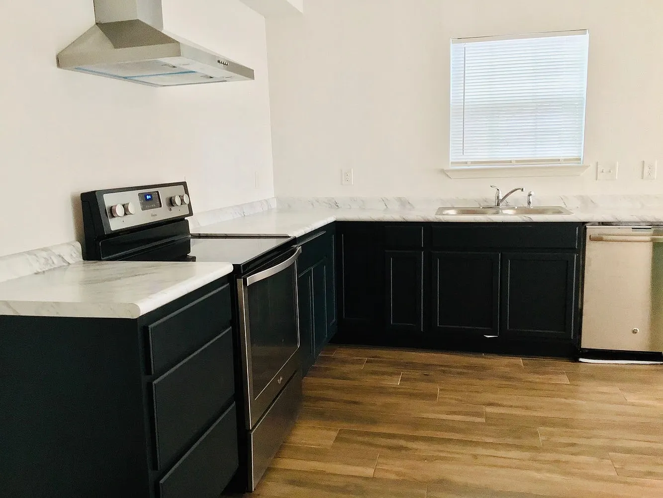 2 bed, 914 sqft, $1,600 — Photo 2
