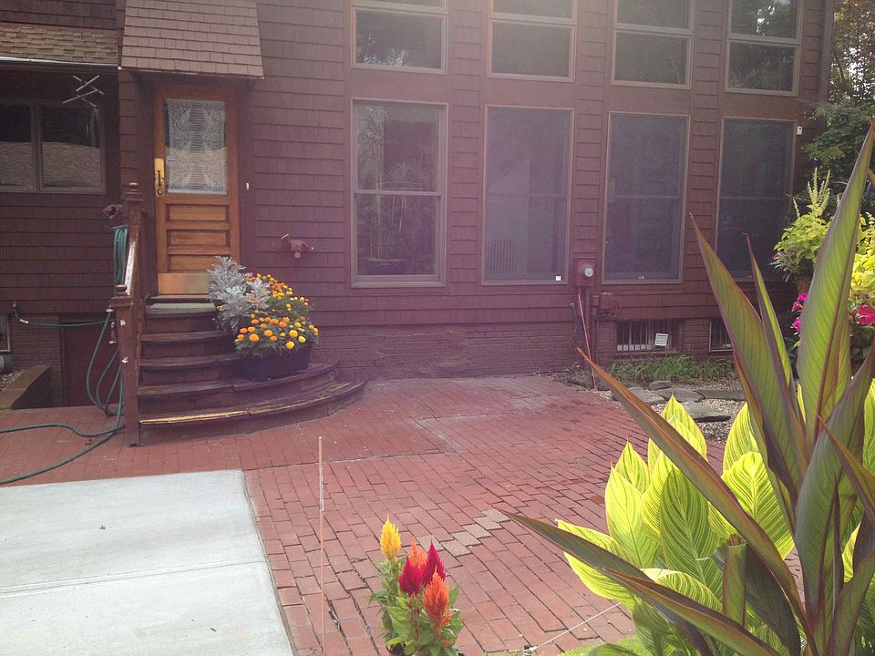 2nd image of 2224 Middlefield Rd