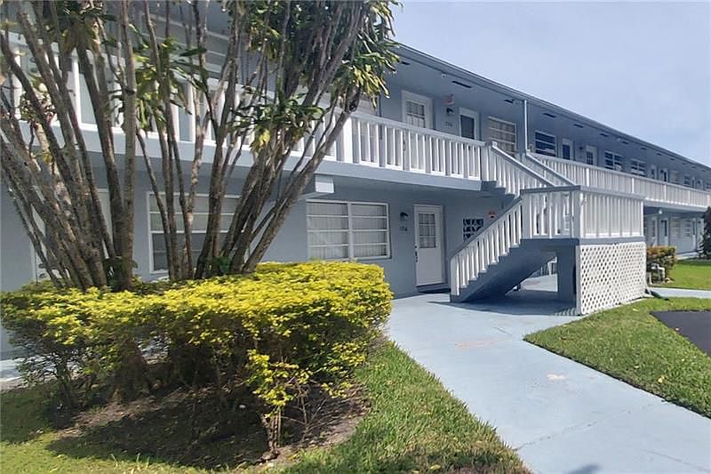 1st image of 751 Pine Dr APT 209