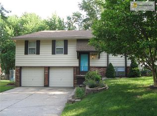 1223 NW Golfview Dr, Grain Valley, MO 64029
