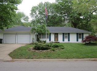 1403 S Edgevale Dr, Harrisonville, MO 64701