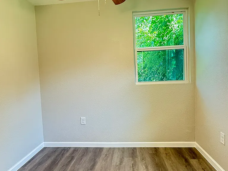 1817 Crescent St — Photo 36