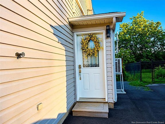 5th image of 527 Saint Anne St
