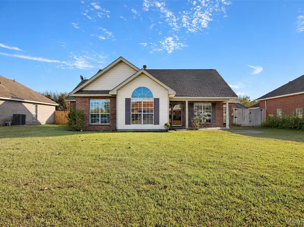 26 Silver Pointe Dr, Elmore, AL 36025