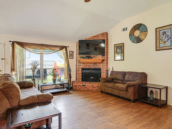 5th image of 312 Westminster Dr