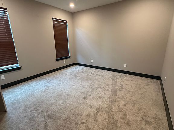 5th image of 423 Spring St