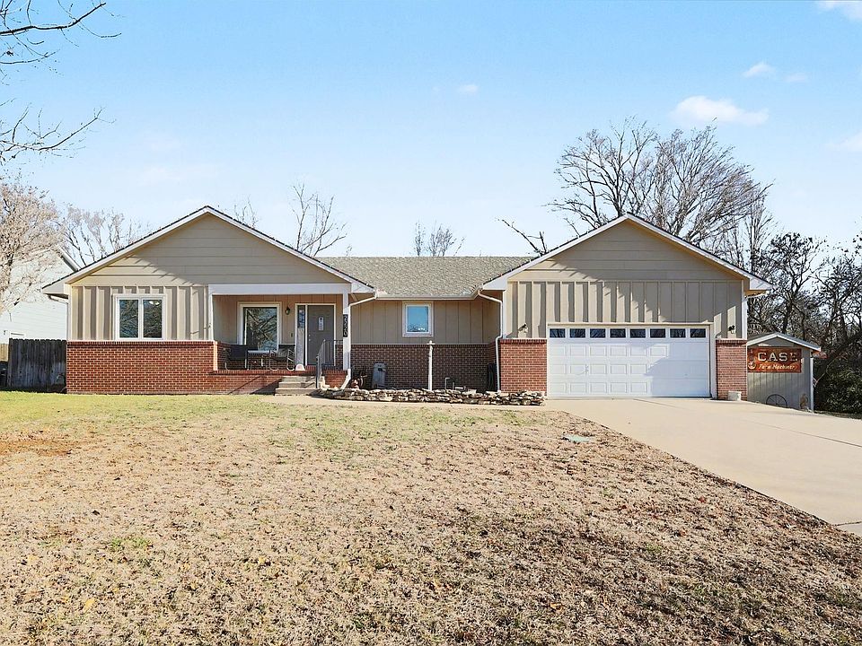 1st image of 2220 Gentry Ln